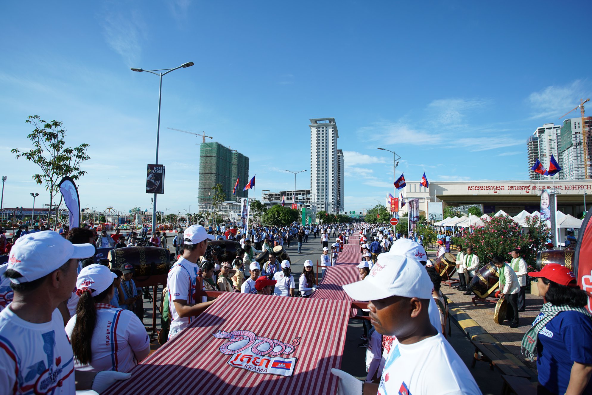 Cambodia Weaved a World Record: Longest Handwoven Krama Scarf Stretched Over a Kilometer