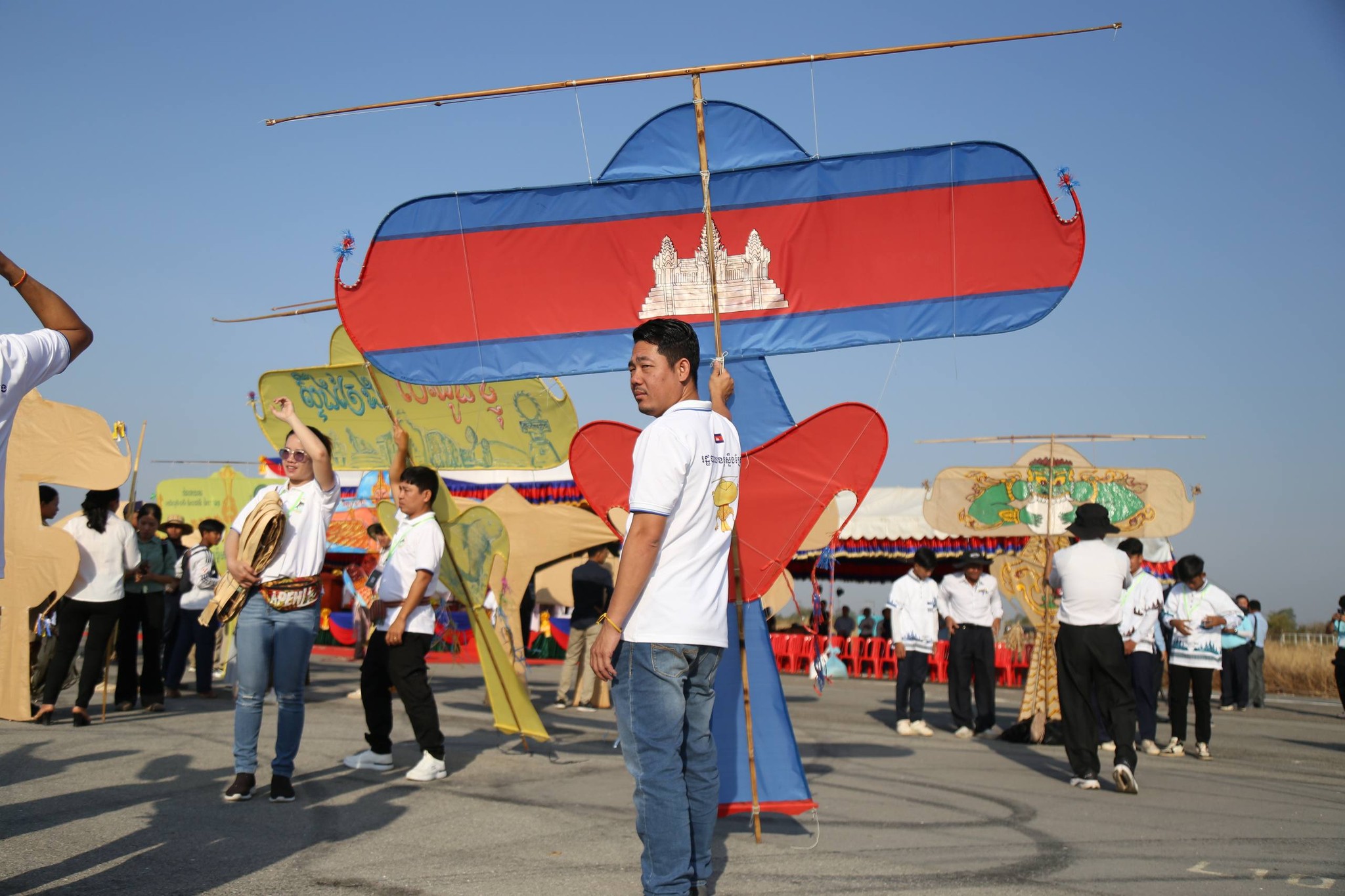 The Living Song of the Sky: the Cambodia Traditional Khlaeng Aek & Freestyle Kite Festival in Siem Reap